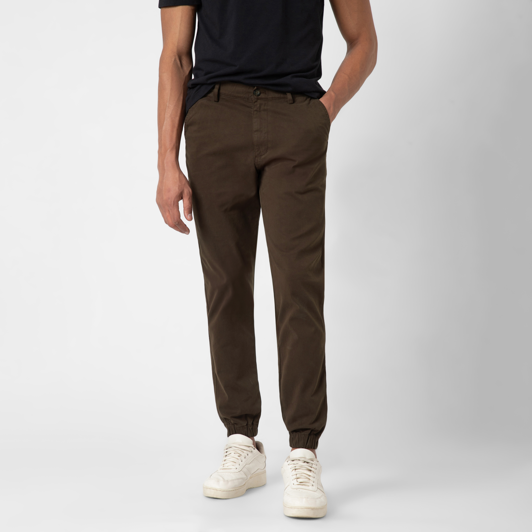 Stretch Jogger Cocoa front on model