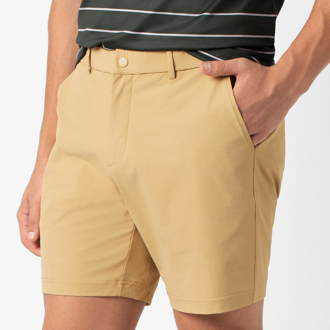 Tour Short Natural 7 close up on model