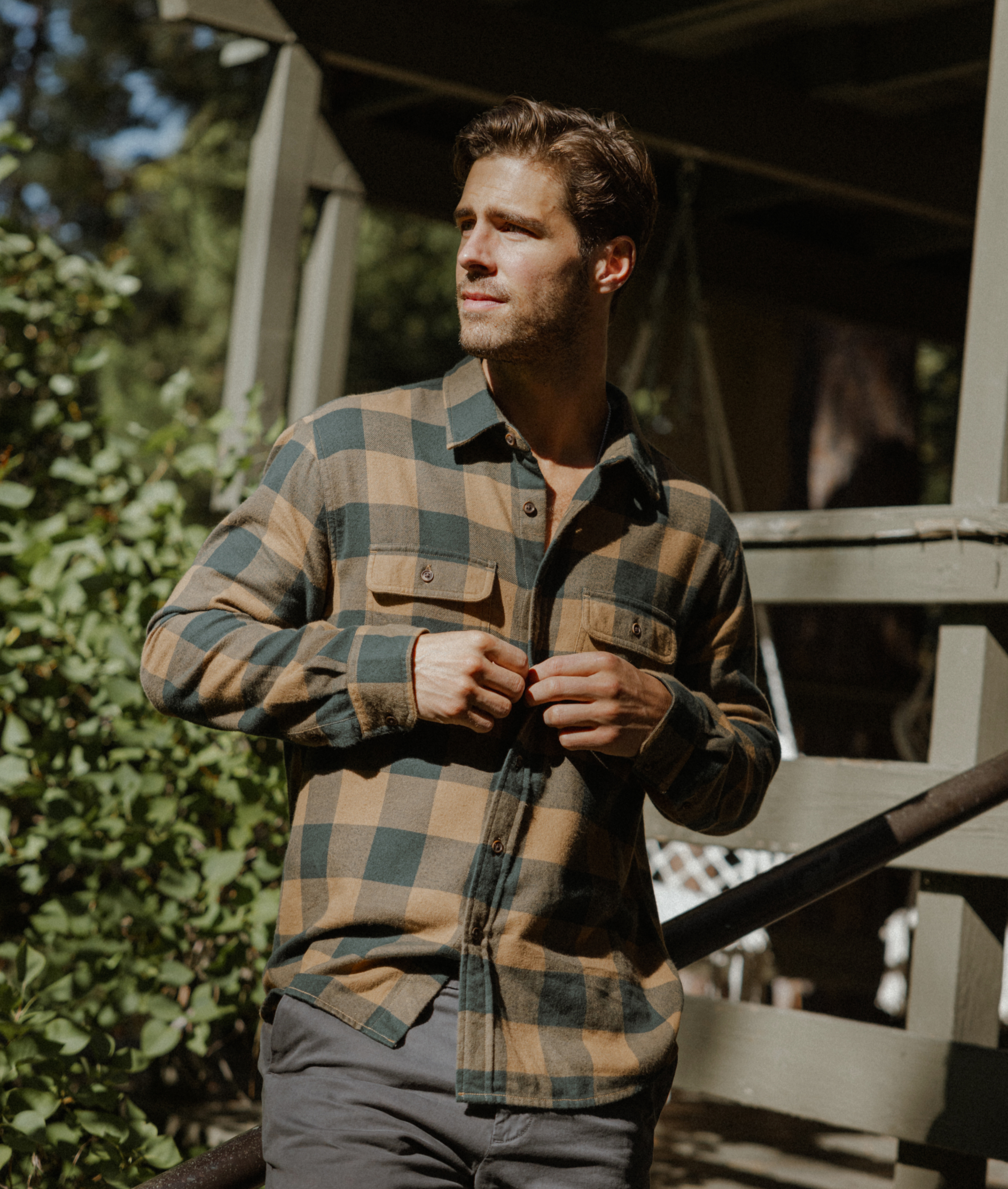 Everyday Flannel Shirt Desert/Fern on model