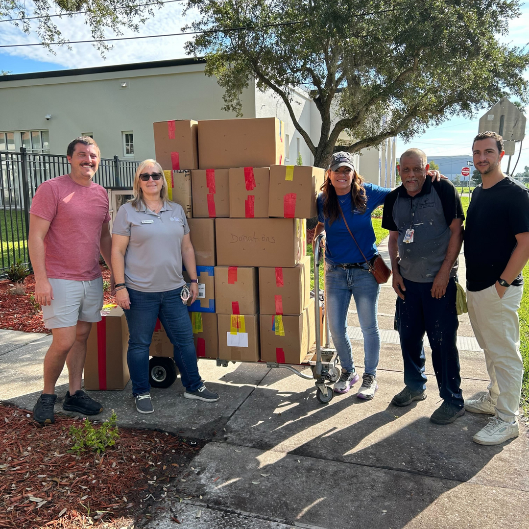 Bearbottom Team Donating Clothes to De Soto Elementary