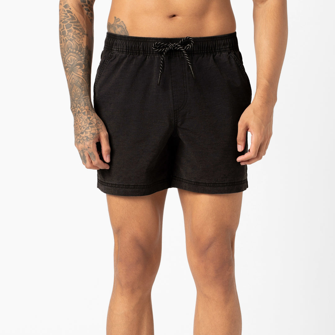 Volley Short Black 5.5" front on moel