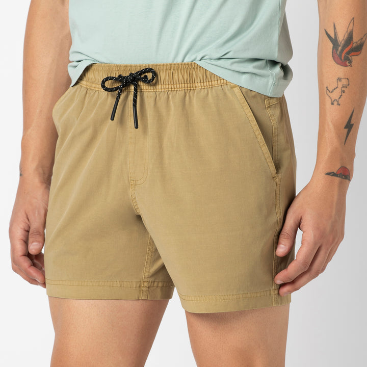 Volley Short 5 Khaki close up on model