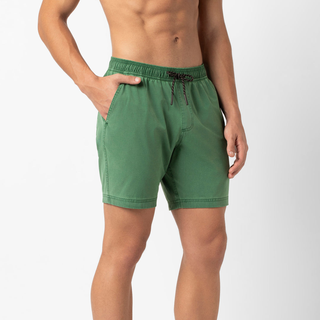 Volley Short 7 Duck Green side on model