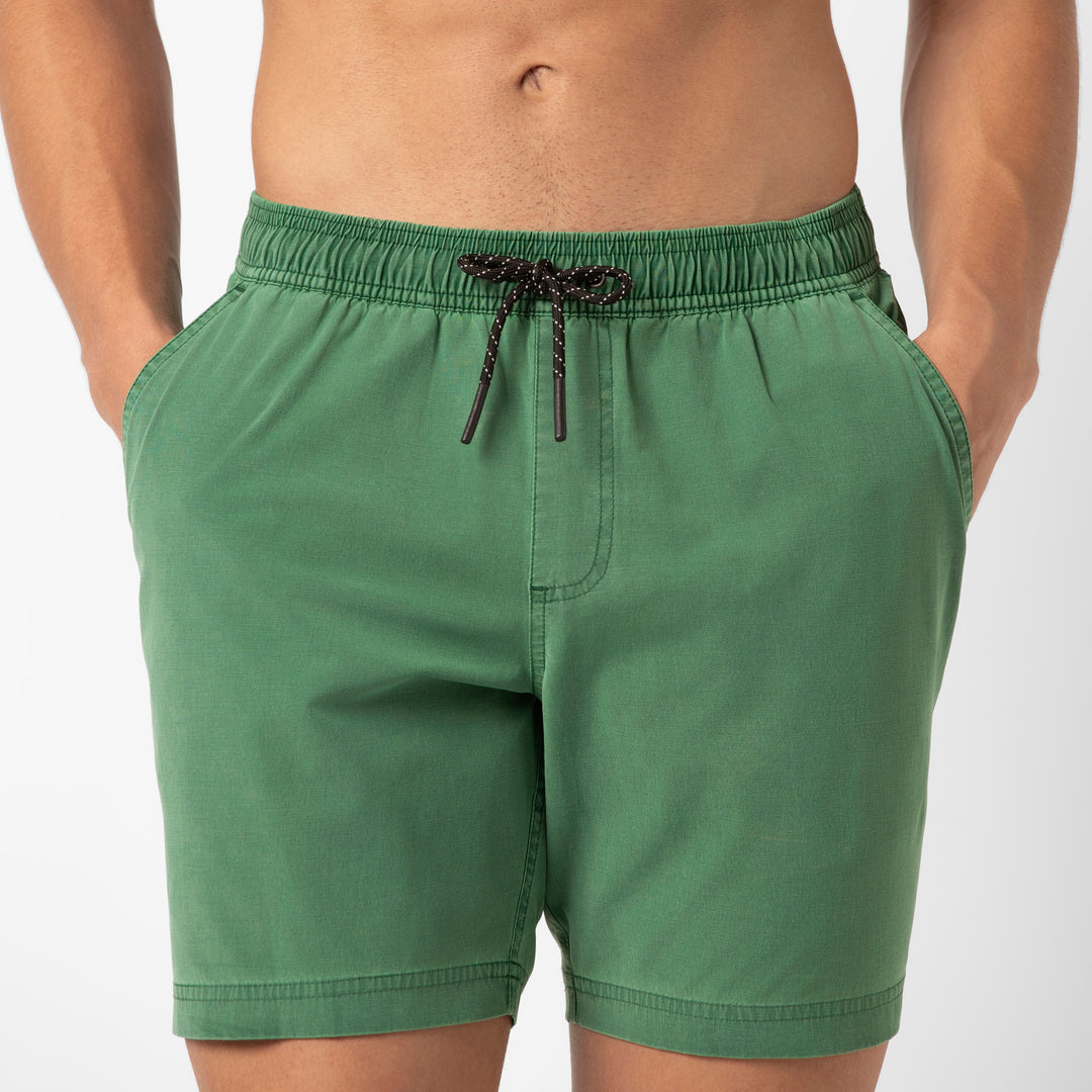 Volley Short 7 Duck Green close up on model