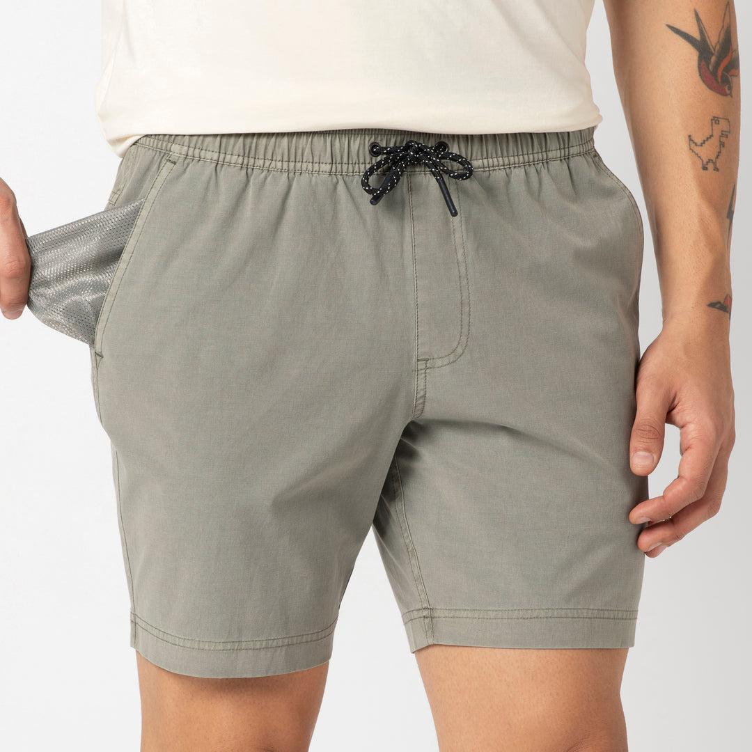 Volley Short 7 Grey close up on model